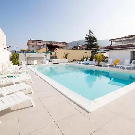 Concettina Apartahotel