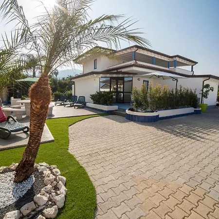 Concettina Aparthotel *